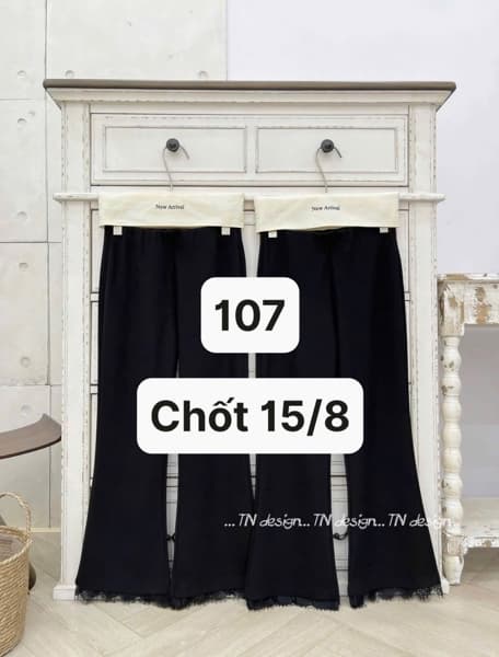 15/08 Quần đen suông ống loe gấu ren #U0299 - S