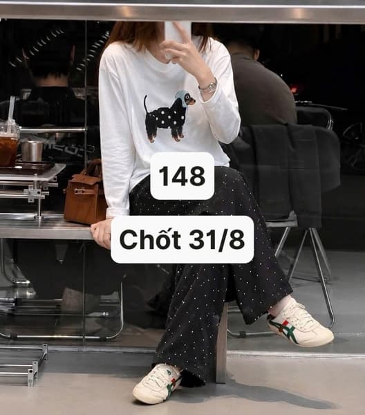 31/08 Set áo dài tay trắng hình cún-quần đũi suông đen chấm bi #U0373 - M
